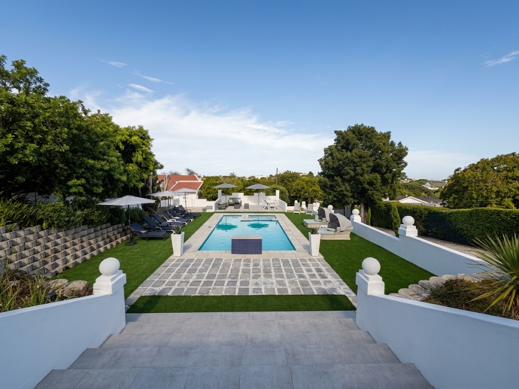 Wide view along the Oasis garden and swimming pool